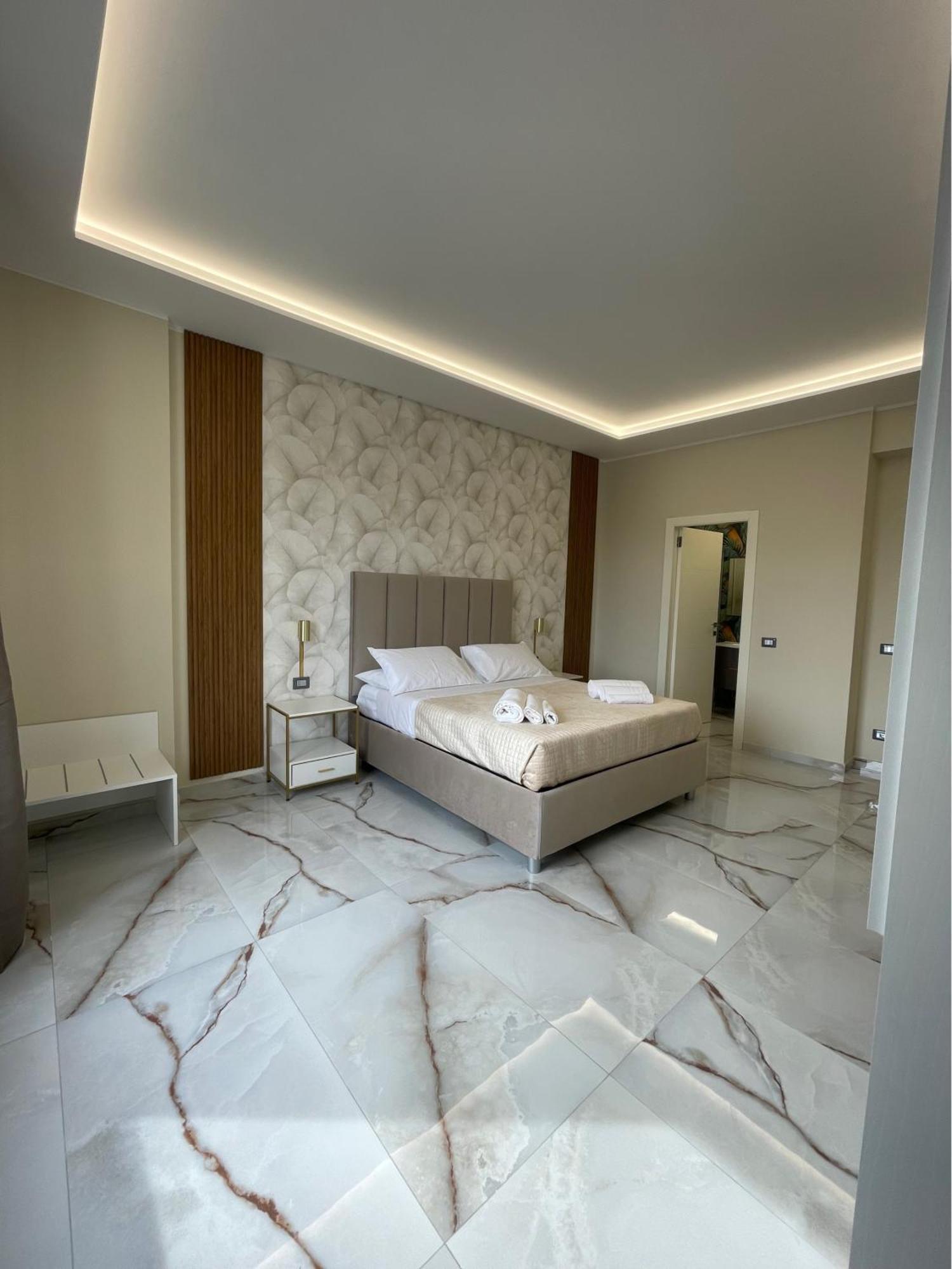 Napoli Central Suites Affittacamere *