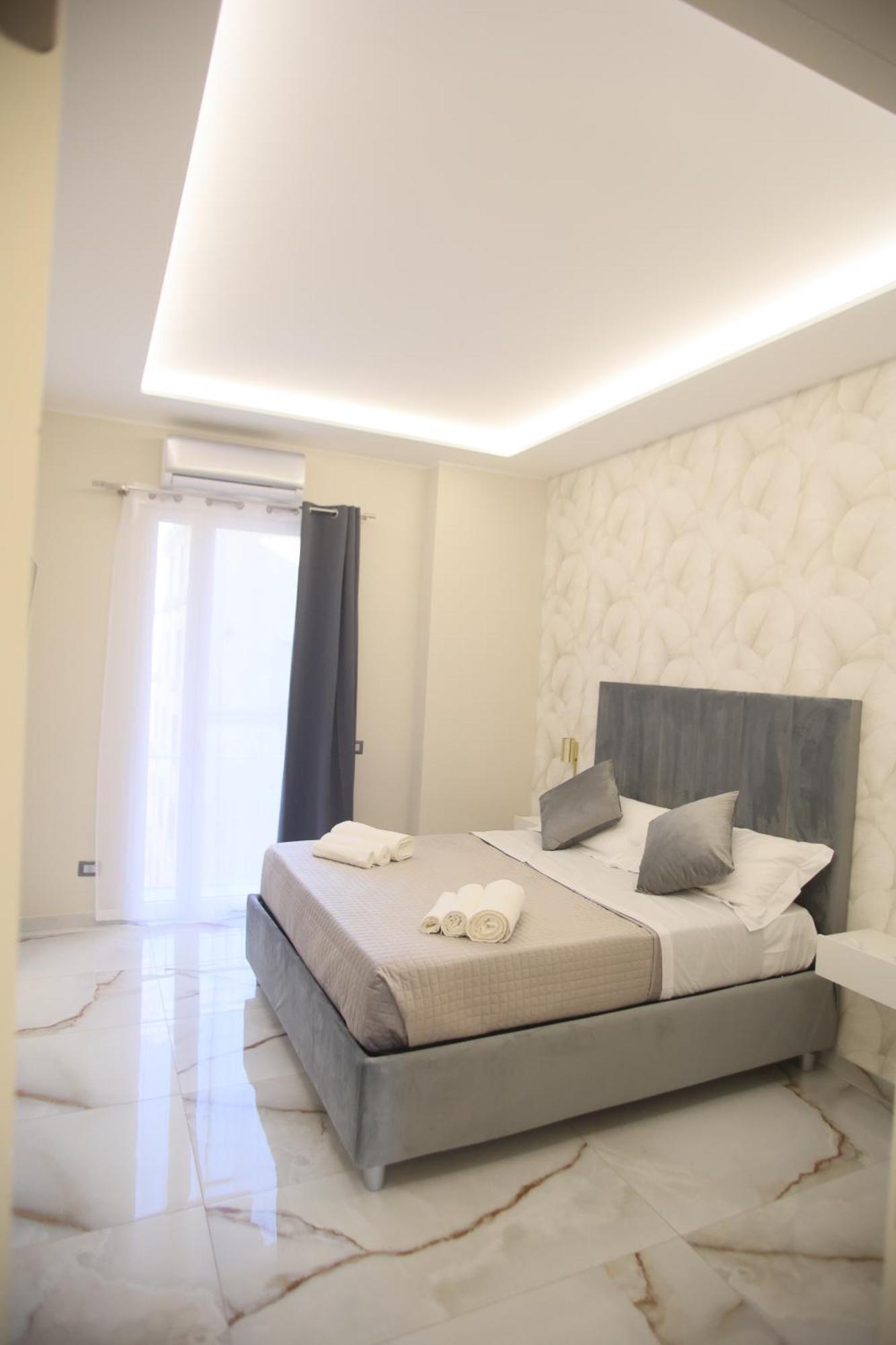 Napoli Central Suites Affittacamere *