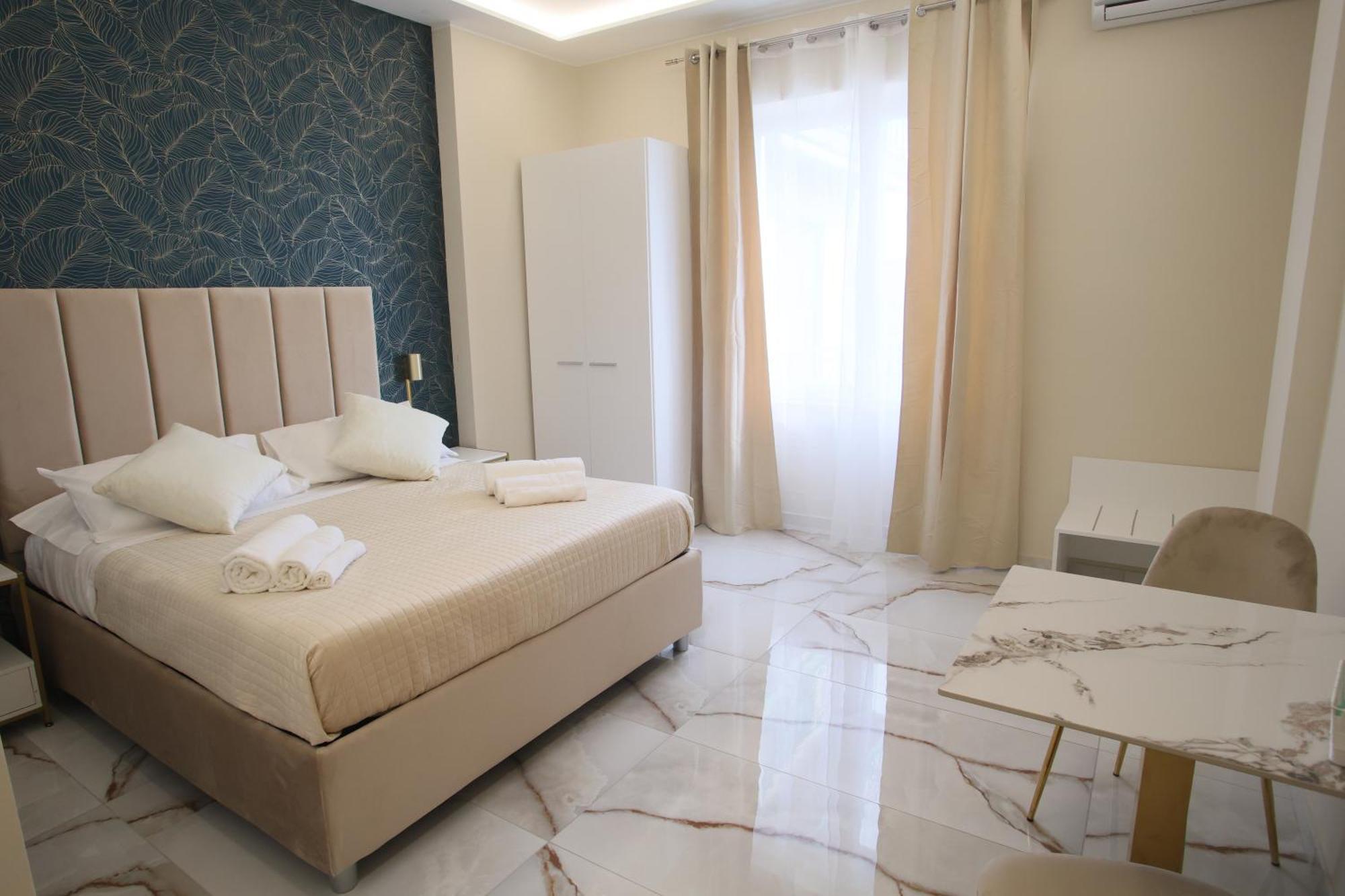Napoli Central Suites Affittacamere *